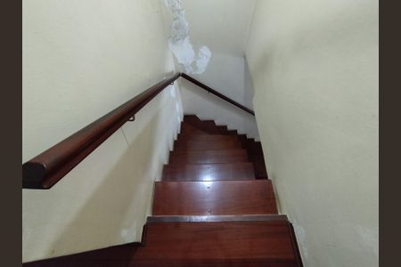 Casa à venda com 216m², 3 quartos e 3 vagasEscada 