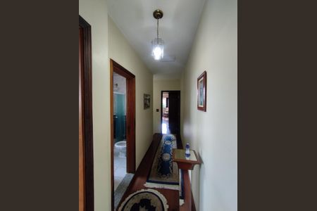 Casa à venda com 216m², 3 quartos e 3 vagasCorredor 