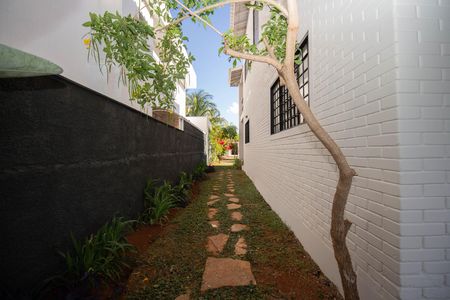 Casa de condomínio para alugar com 350m², 3 quartos e 4 vagas Casa de condomínio para alugar com 350m², 3 quartos e 4 vagasQuintal