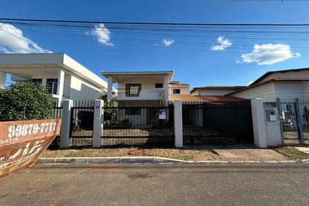 Casa de condomínio para alugar com 350m², 3 quartos e 4 vagas Casa de condomínio para alugar com 350m², 3 quartos e 4 vagasFachada