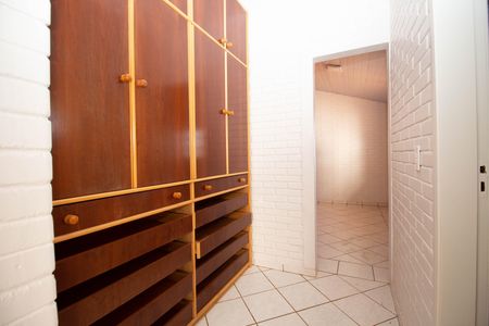 Casa de condomínio para alugar com 350m², 3 quartos e 4 vagas Casa de condomínio para alugar com 350m², 3 quartos e 4 vagasCloset da Suíte