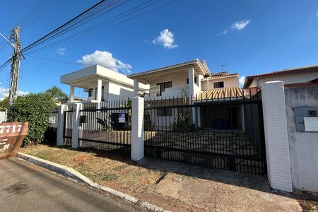 Casa de condomínio para alugar com 350m², 3 quartos e 4 vagas Casa de condomínio para alugar com 350m², 3 quartos e 4 vagasFachada