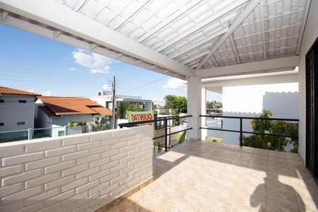 Casa de condomínio para alugar com 350m², 3 quartos e 4 vagas Casa de condomínio para alugar com 350m², 3 quartos e 4 vagasSacada da Suíte