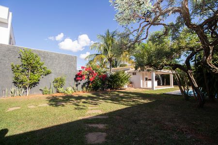 Casa de condomínio para alugar com 350m², 3 quartos e 4 vagas Casa de condomínio para alugar com 350m², 3 quartos e 4 vagasQuintal