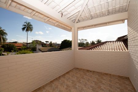 Casa de condomínio para alugar com 350m², 3 quartos e 4 vagas Casa de condomínio para alugar com 350m², 3 quartos e 4 vagasSacada