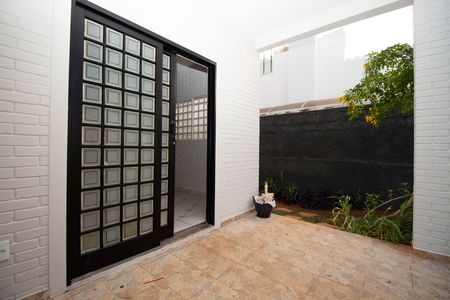 Casa de condomínio para alugar com 350m², 3 quartos e 4 vagas Casa de condomínio para alugar com 350m², 3 quartos e 4 vagasVaranda