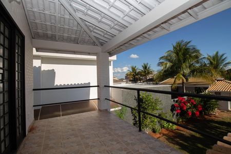 Casa de condomínio para alugar com 350m², 3 quartos e 4 vagas Casa de condomínio para alugar com 350m², 3 quartos e 4 vagasSacada