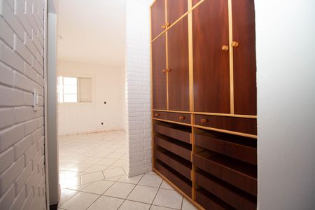 Casa de condomínio para alugar com 350m², 3 quartos e 4 vagas Casa de condomínio para alugar com 350m², 3 quartos e 4 vagasCloset da Suíte