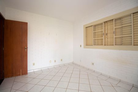 Quarto 2 de casa de condomínio para alugar com 3 quartos, 350m² em Condomínio Quintas do Sol, Brasília