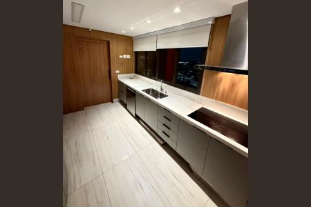 Apartamento à venda com 190m², 3 quartos e 4 vagas Apartamento à venda com 190m², 3 quartos e 4 vagasCozinha
