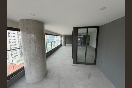 Apartamento à venda com 211m², 3 quartos e 1 vaga Apartamento à venda com 211m², 3 quartos e 1 vagaVaranda