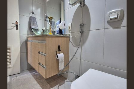 Apartamento à venda com 60m², 2 quartos e 1 vaga Apartamento à venda com 60m², 2 quartos e 1 vagaBanheiro