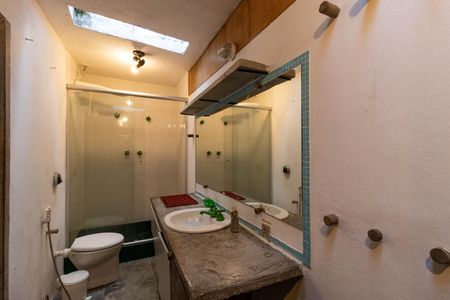 Casa à venda com 300m², 7 quartos e 5 vagasBanheiro da Suíte 2
