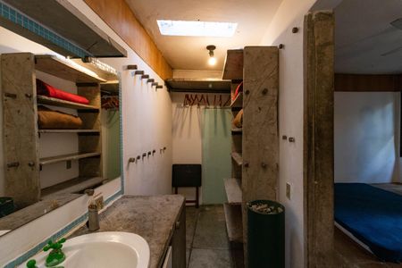 Casa à venda com 300m², 7 quartos e 5 vagasBanheiro da Suíte 2