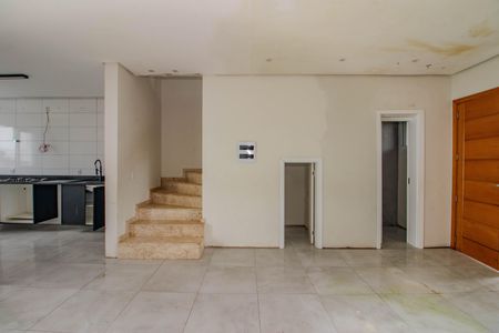 Sala de casa de condomínio à venda com 3 quartos, 121m² em Mário Quintana, Porto Alegre