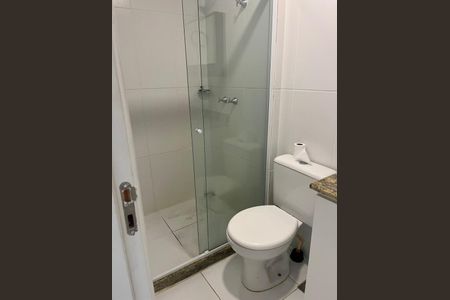 Banheiro de apartamento para alugar com 1 quarto, 44m² em Taquara, Rio de Janeiro