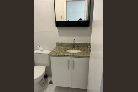 Banheiro de apartamento para alugar com 1 quarto, 44m² em Taquara, Rio de Janeiro