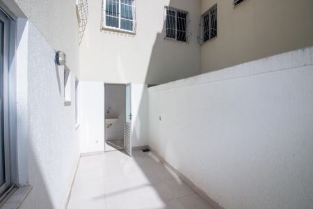 Casa de condomínio para alugar com 59m², 2 quartos e 1 vagaÁrea externa