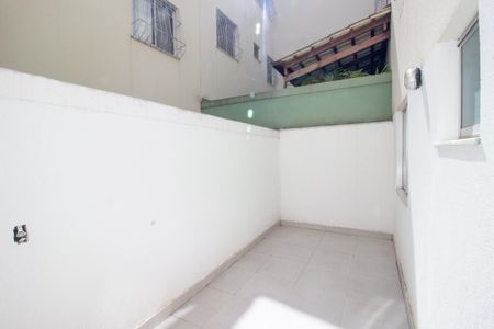 Casa de condomínio para alugar com 59m², 2 quartos e 1 vagaÁrea externa