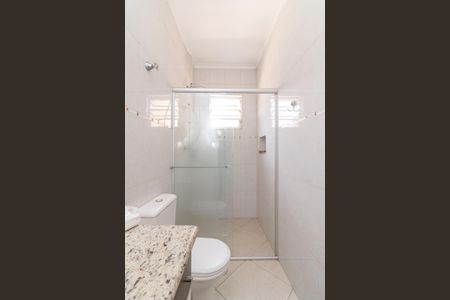 Casa à venda com 120m², 4 quartos e 2 vagasBanheiro 1