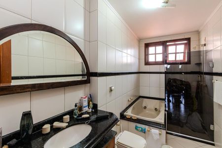 Casa de condomínio à venda com 200m², 3 quartos e 2 vagas Casa de condomínio à venda com 200m², 3 quartos e 2 vagasBanheiro Suíte
