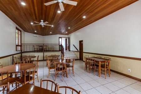 Casa de condomínio à venda com 200m², 3 quartos e 2 vagas Casa de condomínio à venda com 200m², 3 quartos e 2 vagasÁrea comum - Salão de festas