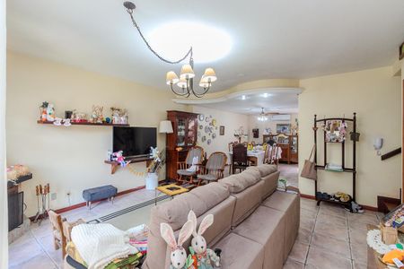 Sala de casa de condomínio à venda com 3 quartos, 200m² em Santo Antônio, Porto Alegre