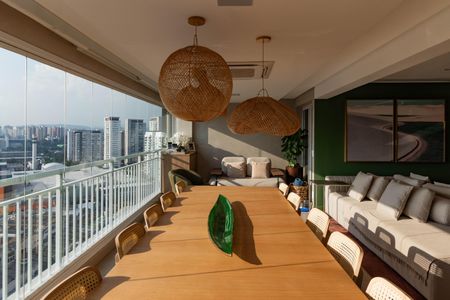 Apartamento à venda com 127m², 3 quartos e 2 vagas Apartamento à venda com 127m², 3 quartos e 2 vagasVaranda