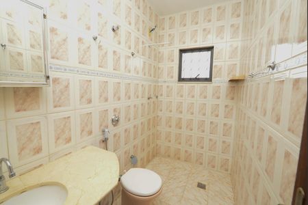 Casa para alugar com 100m², 2 quartos e 10 vagasBanheiro 1