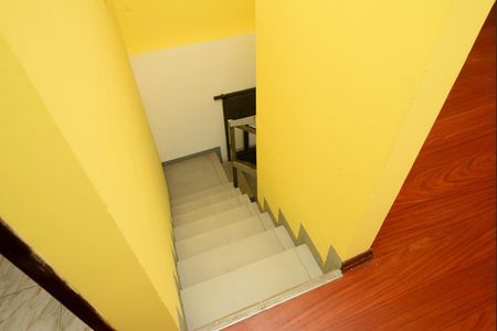 Casa para alugar com 100m², 2 quartos e 10 vagasEscada