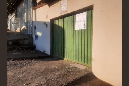 Casa à venda com 92m², 3 quartos e 6 vagas Casa à venda com 92m², 3 quartos e 6 vagasPlaquinha