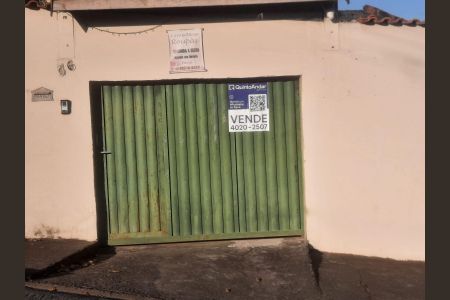 Casa à venda com 92m², 3 quartos e 6 vagas Casa à venda com 92m², 3 quartos e 6 vagasPlaquinha