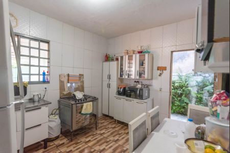 Casa à venda com 92m², 3 quartos e 6 vagas Casa à venda com 92m², 3 quartos e 6 vagasCozinha