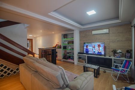 Casa para alugar com 150m², 4 quartos e 2 vagas Casa para alugar com 150m², 4 quartos e 2 vagasSala