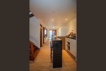 Casa para alugar com 150m², 4 quartos e 2 vagas Casa para alugar com 150m², 4 quartos e 2 vagasCorredor