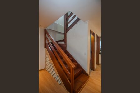 Escada de casa à venda com 4 quartos, 150m² em Ipanema, Porto Alegre