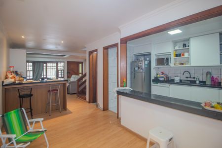 Casa para alugar com 150m², 4 quartos e 2 vagas Casa para alugar com 150m², 4 quartos e 2 vagasCozinha