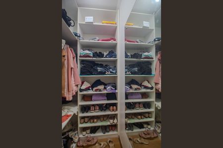 Casa para alugar com 150m², 4 quartos e 2 vagas Casa para alugar com 150m², 4 quartos e 2 vagasCloset