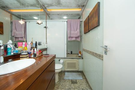 Apartamento à venda com 110m², 3 quartos e 2 vagas Apartamento à venda com 110m², 3 quartos e 2 vagasBANHEIRO1