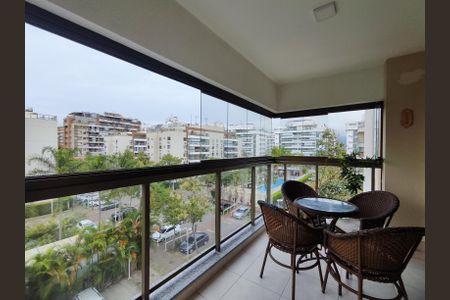 Apartamento à venda com 85m², 2 quartos e 1 vaga Apartamento à venda com 85m², 2 quartos e 1 vagaVaranda