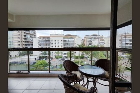 Apartamento à venda com 85m², 2 quartos e 1 vaga Apartamento à venda com 85m², 2 quartos e 1 vagaVaranda