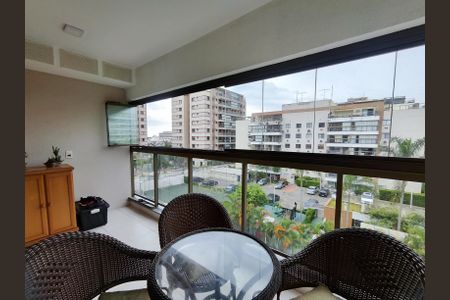 Apartamento à venda com 85m², 2 quartos e 1 vaga Apartamento à venda com 85m², 2 quartos e 1 vagaVaranda