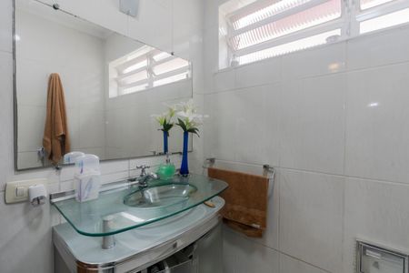 Casa à venda com 170m², 3 quartos e 2 vagasBanheiro