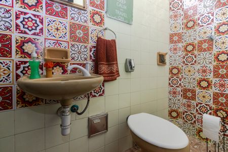 Casa à venda com 170m², 3 quartos e 2 vagasBanheiro de Serviço