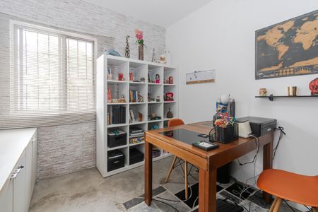 Casa à venda com 170m², 3 quartos e 2 vagasQuarto de Serviço