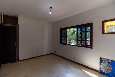 Casa de condomínio para alugar com 200m², 3 quartos e 2 vagas