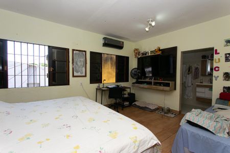 Casa à venda com 269m², 4 quartos e 3 vagasSuíte 2