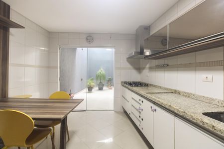 Casa à venda com 120m², 3 quartos e 2 vagasCozinha 