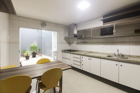 Casa à venda com 120m², 3 quartos e 2 vagasCozinha 