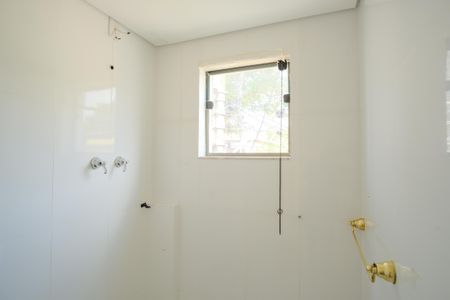 Casa à venda com 280m², 3 quartos e 6 vagasBanheiro da Suíte 1